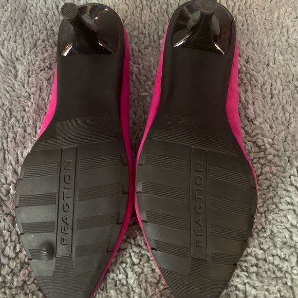 Kenneth Cole Reaction Fuchsia kitten heels - Picture 3 of 4